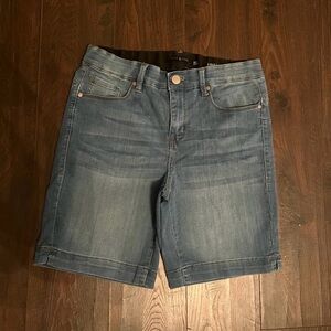 Woman’s Stretchy Jean Shorts “Goddess Fit”